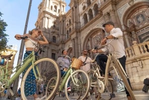 Málaga: City Highlights Guided Vintage Bike Tour