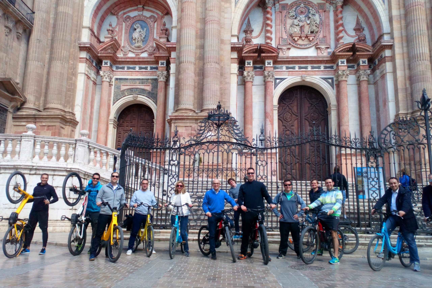 Málaga: City Highlights Private E-Bike Tour