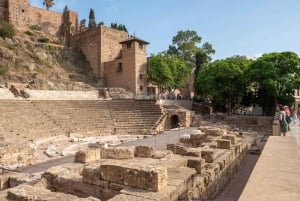 Málaga: City Hike in Málaga with Gibralfaro Mountain