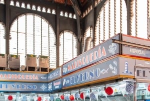 Málaga: City Hike in Málaga with Gibralfaro Mountain