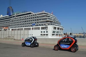 Malaga: Electric Car City Tour and visit Gibralfaro Castle