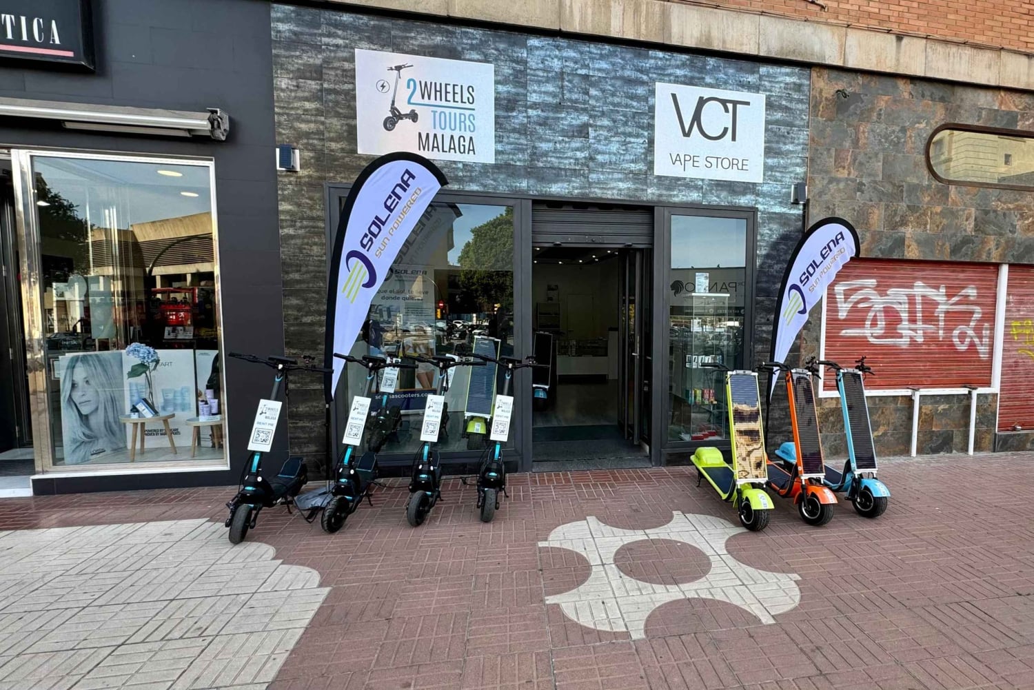 Málaga: Explore Málaga numa scooter elétrica