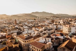 Málaga: Paseo exprés con un local en 60 minutos