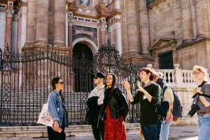 Malaga: Wycieczka z przewodnikiem po flamenco i mieście