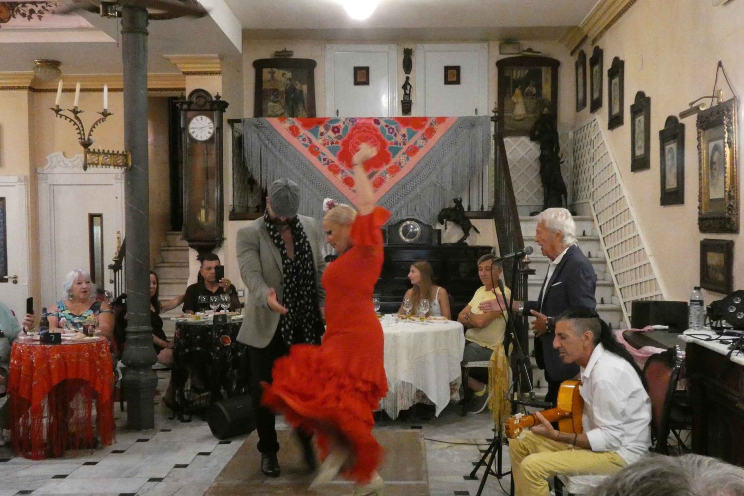 Málaga: Flamenco Show with Iberian Tasting at El Jardín Restaurant