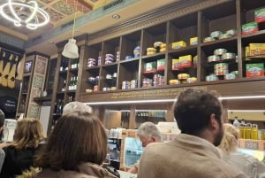 Malaga Food Tour with Tapas & Drinks with a Local