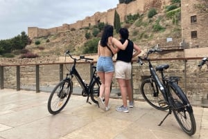 Málaga: Guidet e-cykeltur med heldagsudlejning