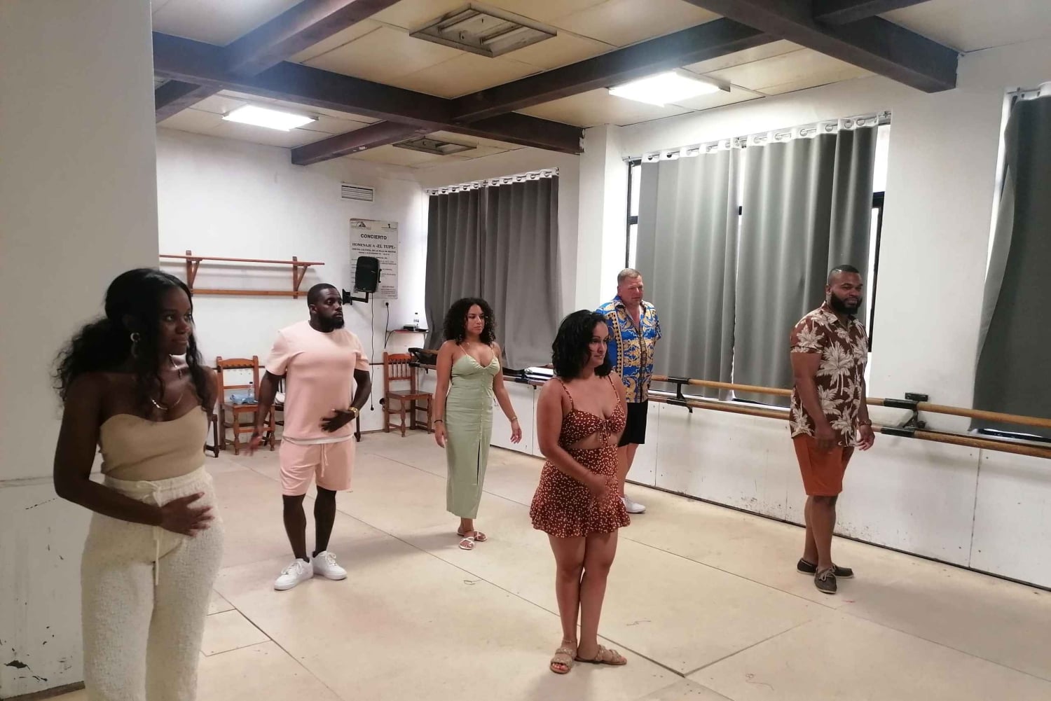 Málaga: Latin Dance and Salsa Class Experience