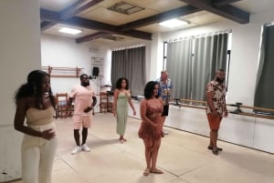 Málaga: Latin Dance and Salsa Class Experience