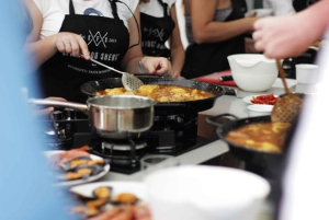 Málaga: Paella and Sangria Cooking Class with Market Visit