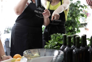Málaga: Paella and Sangria Cooking Class with Market Visit