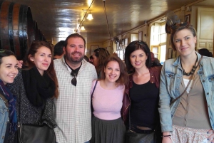 Málaga: PREMIUM-TAPAS-TOUR mit Paella, Tapas, Weingut & Flamenco