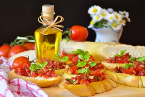 Málaga: PREMIUM-TAPAS-TOUR mit Paella, Tapas, Weingut & Flamenco