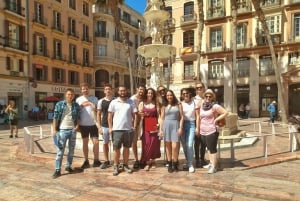 Málaga: Private Sightseeing Treasure Hunt