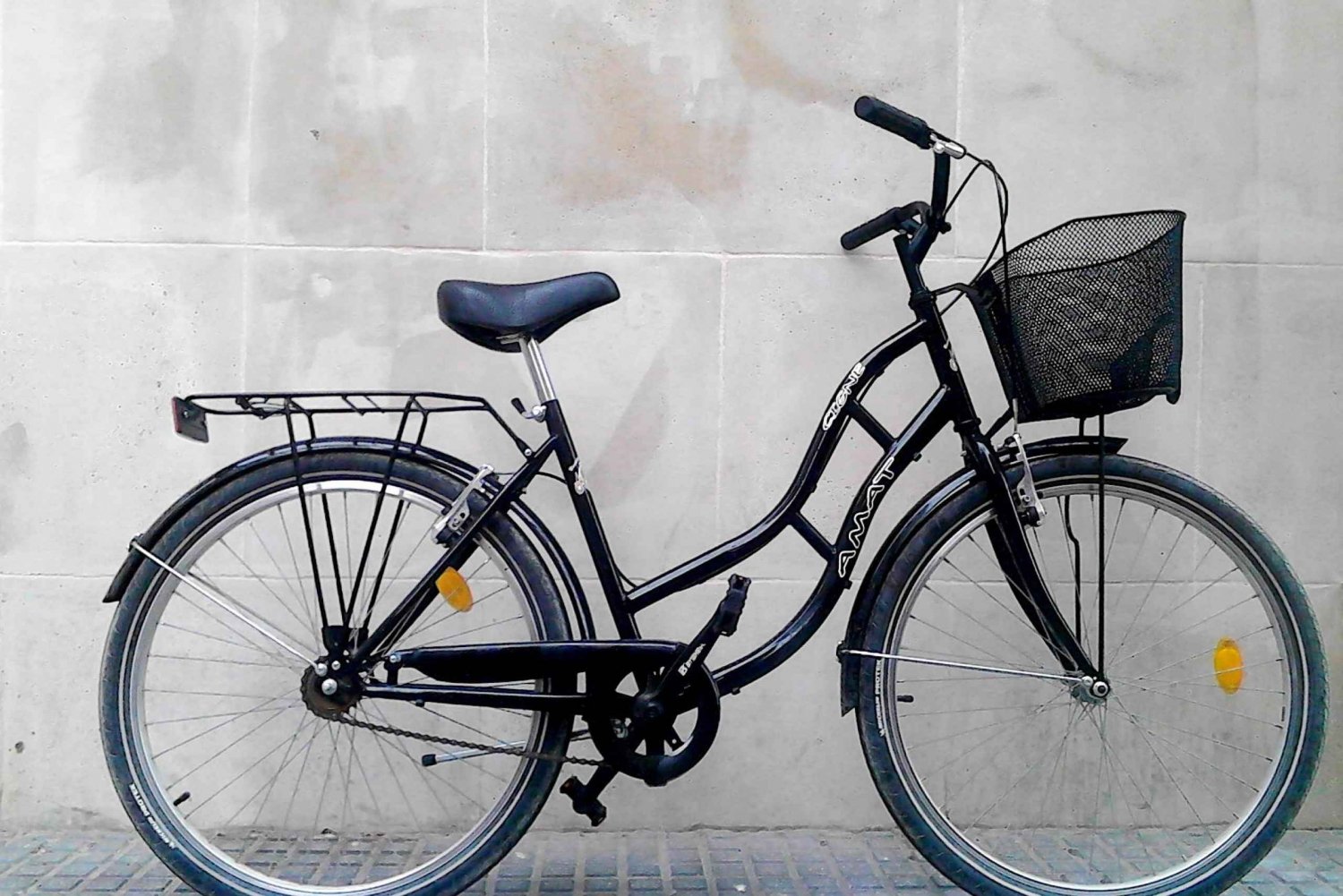 Málaga: Rent a Bike & Ride All Around
