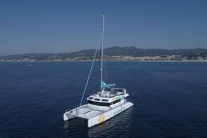 Malaga: Catamarano a vela con nuoto e pranzo a base di paella