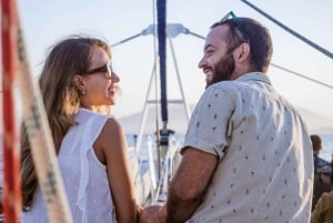 Malaga: Catamarano a vela con nuoto e pranzo a base di paella