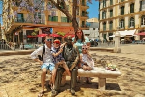 Malaga: Sightseeing Treasure Hunt & private Paparazzi