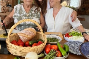 Malaga:Tapas Cooking Class with Local Grandmother/Abuela