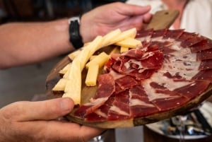 Málaga: Tast-of-Spain Walking Food Tour