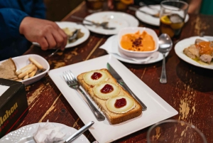 Málaga: Traditional Andalusian Tapas and Wine Tour