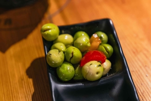 Málaga: Traditional Andalusian Tapas and Wine Tour