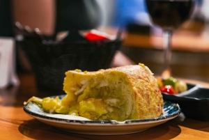 Málaga: Traditional Andalusian Tapas and Wine Tour