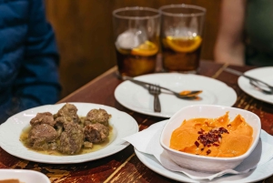 Málaga: Traditional Andalusian Tapas and Wine Tour
