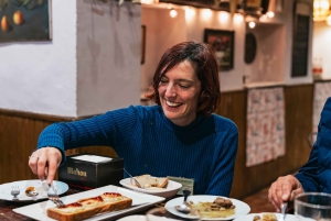 Málaga: Traditional Andalusian Tapas and Wine Tour