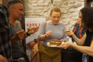 Málaga: Traditional Tapas and Wine Tour