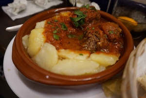 Málaga: Traditional Tapas and Wine Tour