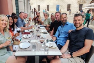 Málaga: Wine & Tapas Tour