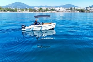 Marbella: Alugue um barco sem precisar de licença
