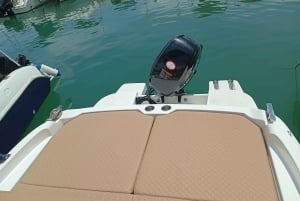 Marbella: Alugue um barco sem precisar de licença