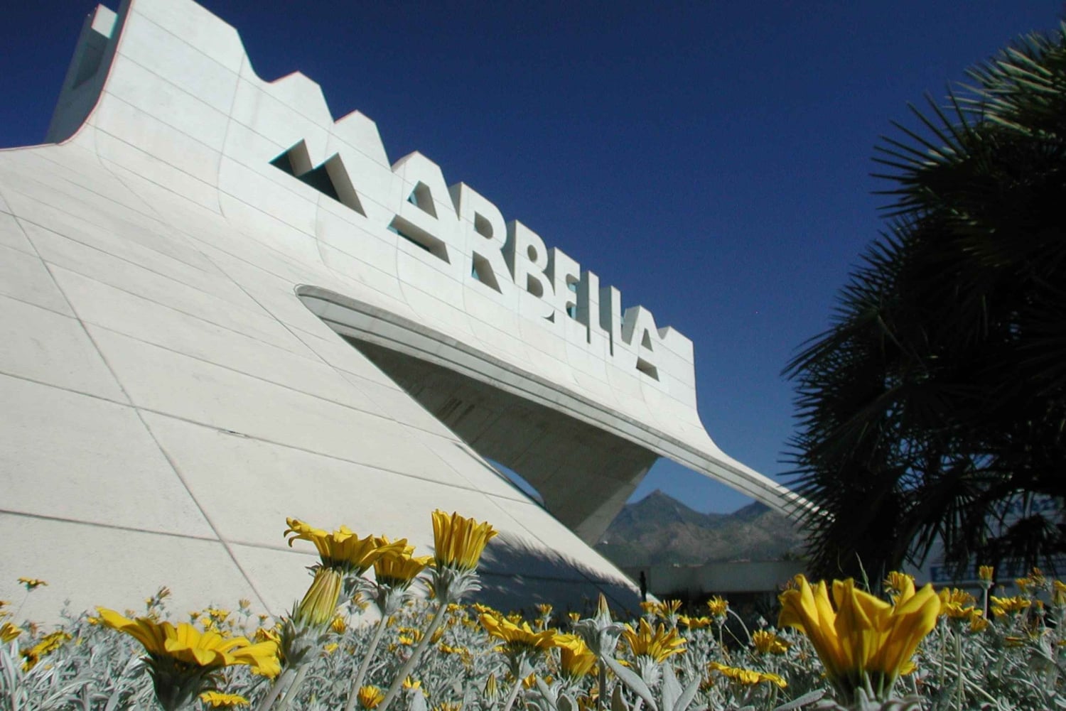 Marbella, Mijas and Puerto Banús Full-Day Sightseeing Tour