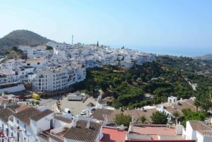 Málaga: Excursión de un día a Frigiliana y Nerja con vino y tapas