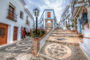 Nerja und Frigiliana von Málaga aus: der Berg und das Meer