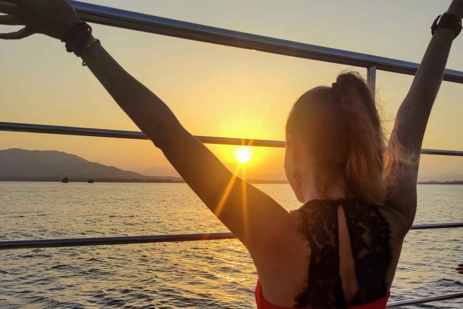Paseo en Catamarán con Baño o Puesta de Sol