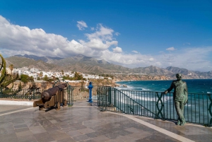 Tur til Nerjas huler, Nerja by og Frigiliana
