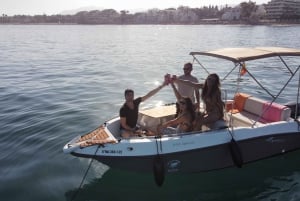 Unlizenziertes Boot in Puerto Banús