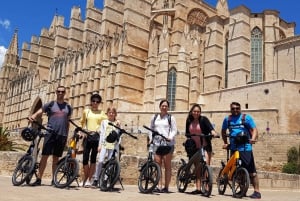 Tour storico di 3 ore in bicicletta elettronica a Palma di Maiorca