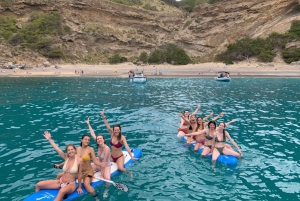 Alcudia: Wycieczka łodzią z jedzeniem, napojami i nurkowaniem z rurką