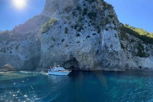 Alcudia : Excursion en bateau avec repas, boissons et plongée en apnée