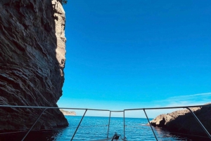 Alcudia: Wycieczka łodzią z jedzeniem, napojami i nurkowaniem z rurką