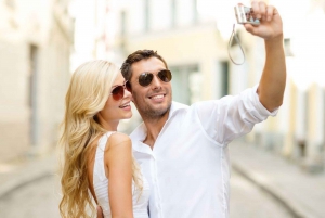 Alcúdia: CoupleAdventure, fun game,city walk & creative quiz