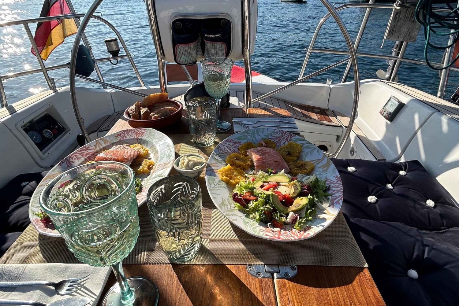 Alcudia: Romantyczny rejs pod żaglami z kolacją dla 2 osób