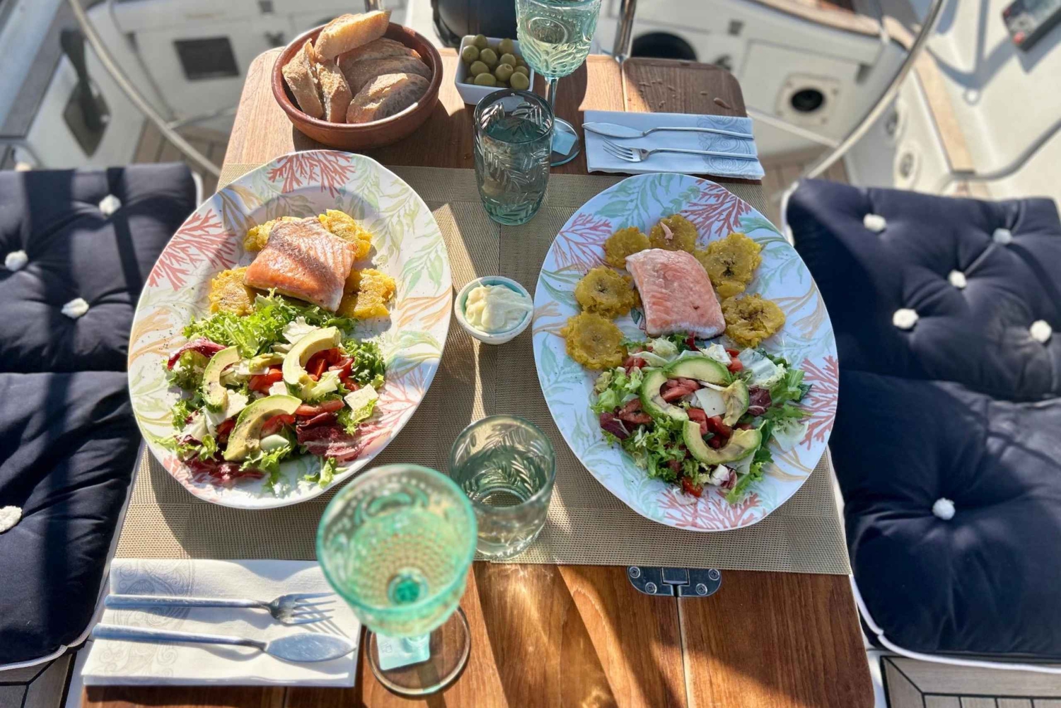 Alcudia: Romantyczny rejs pod żaglami z kolacją dla 2 osób