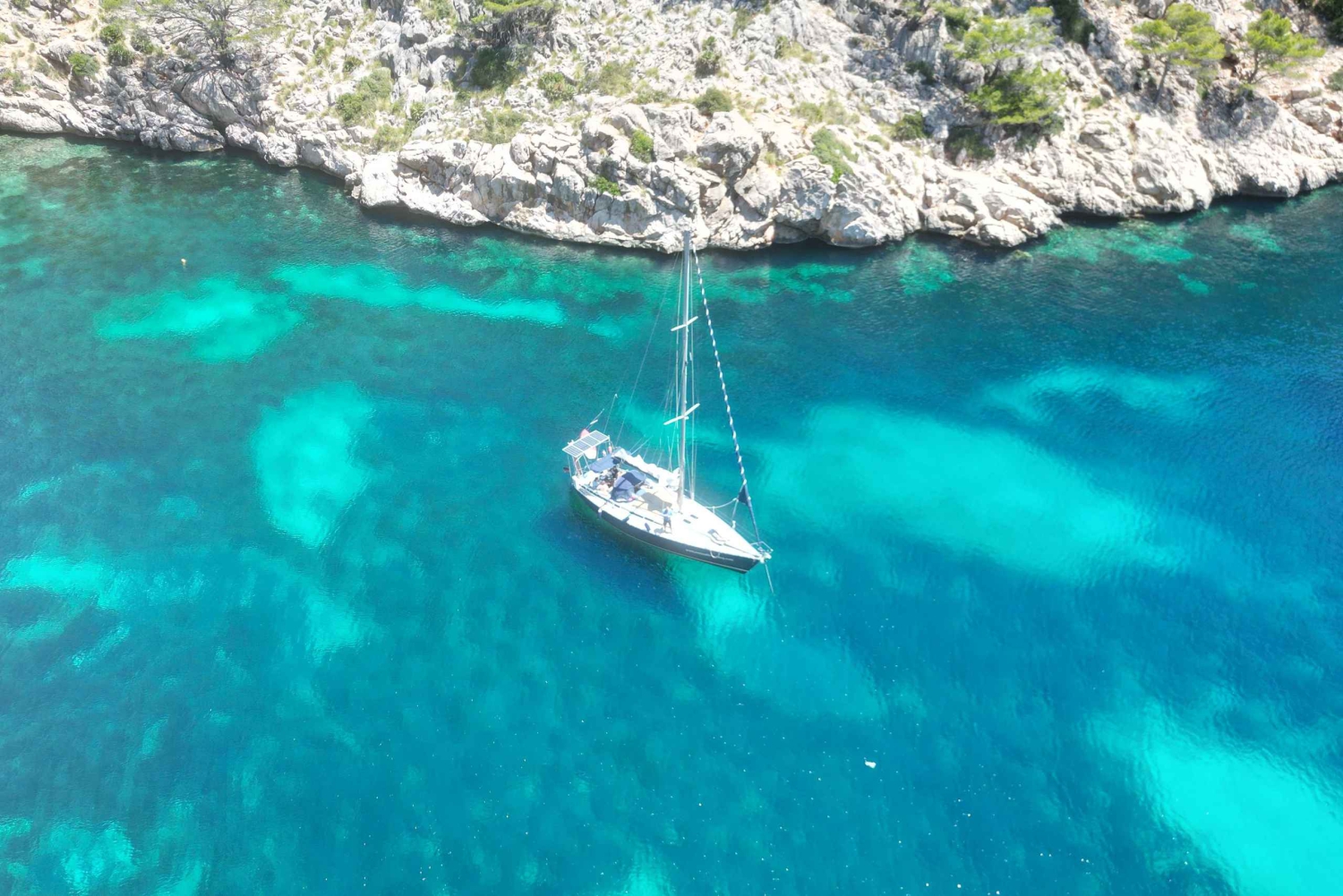 Alcudia: Romantyczny rejs pod żaglami z kolacją dla 2 osób