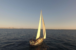 Alcudia: Romantyczny rejs pod żaglami z kolacją dla 2 osób