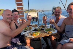 Alcudia: Sailing Yacht Excursion with Wine & Tapas
